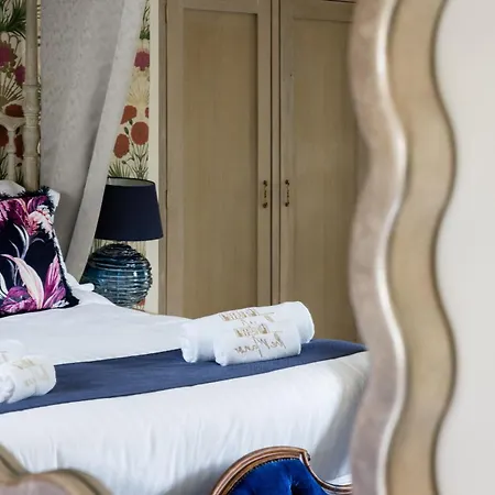 Weston Manor Hotel Room photo