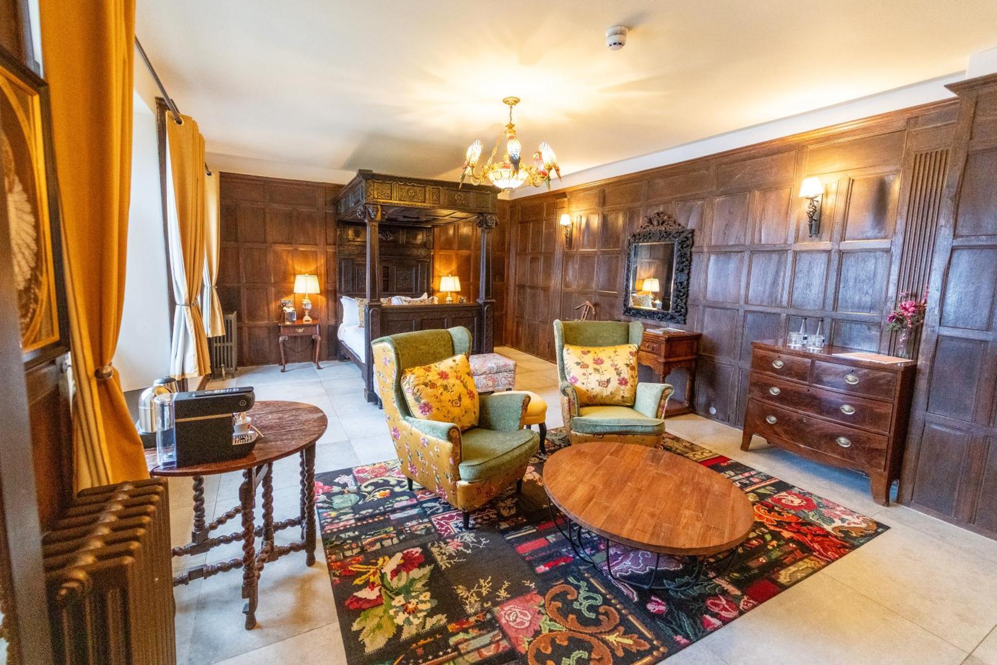 Manor Weston-on-the-Green