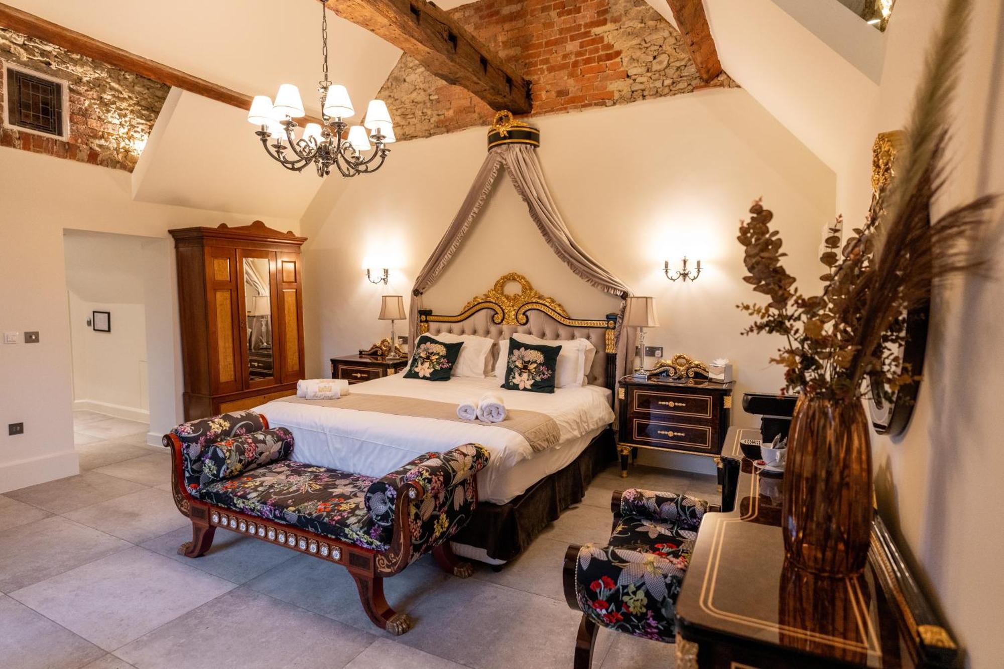 Manor Hotel 4*