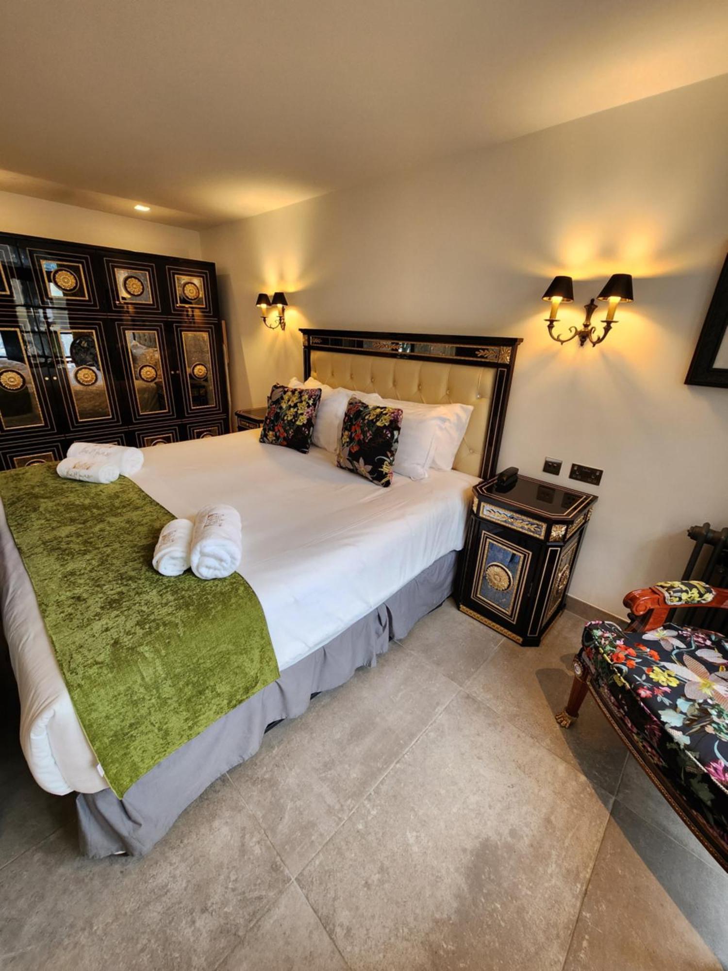 Manor Hotel Weston-on-the-Green