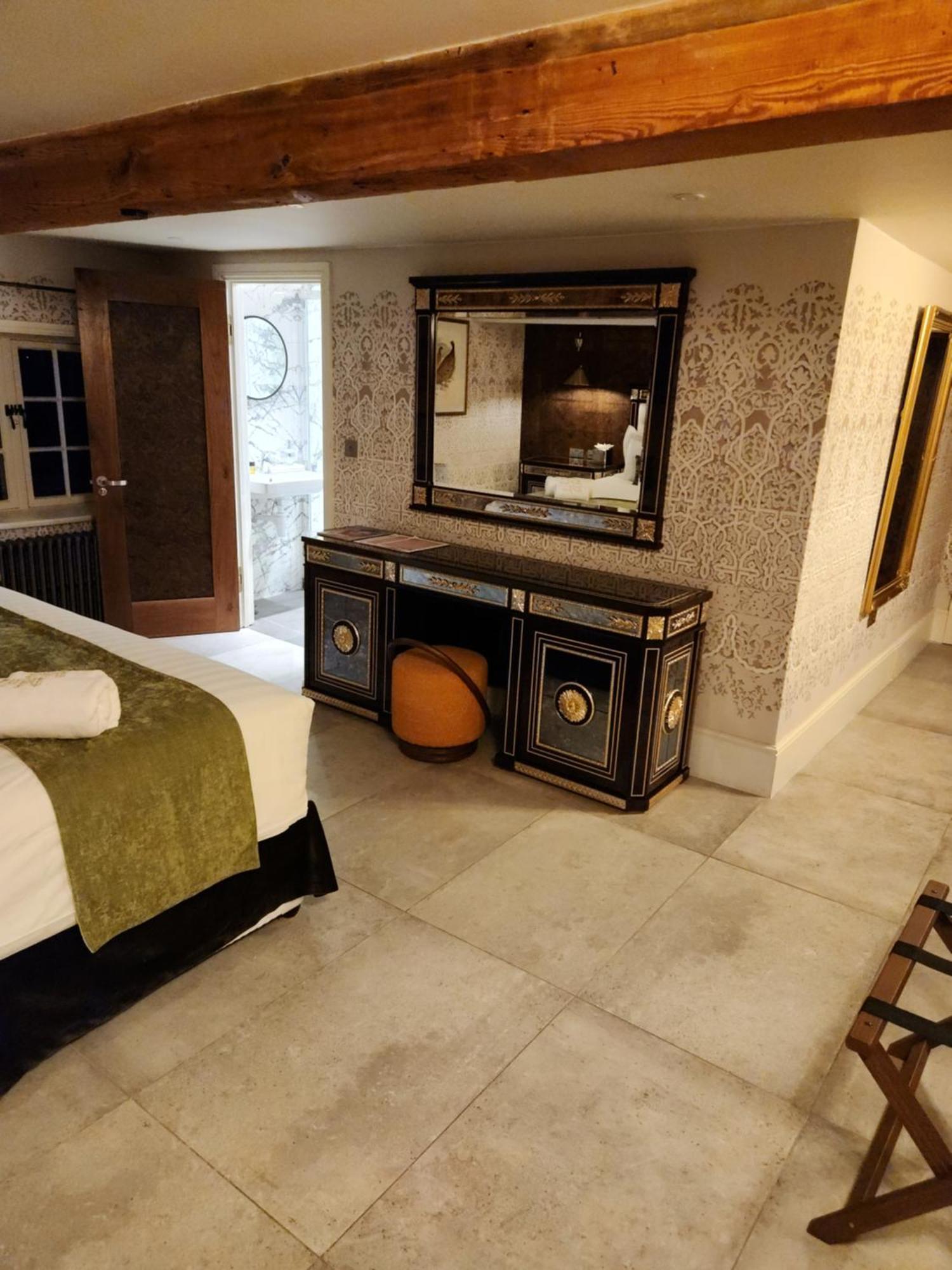 Manor Hotel 4*